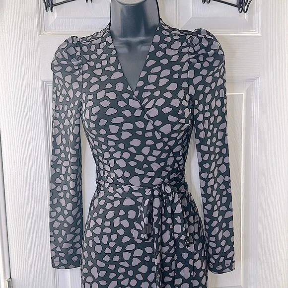 ๐ฅ ๐ฅ ๐ฅ ALERT. POA! NWT WRAP AROUND ๐. It just donโt get NO BETTER. Maxi fit! - Picture 3 of 12